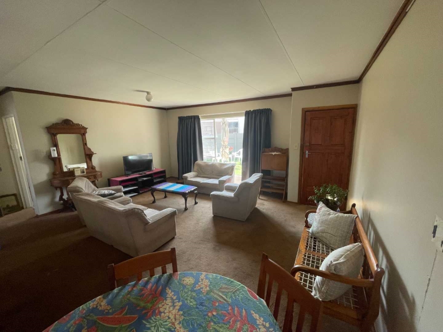 2 Bedroom Property for Sale in Langenhovenpark Free State
